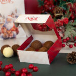 Caixa para 4 Doces, Com visor e berço, Vila Noel - 10un - Imagem 2
