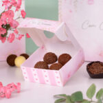 Caixa Para 4 Doces ou 1 Brownie, Com Visor e berço, COM CARINHO - 10un - Imagem 2