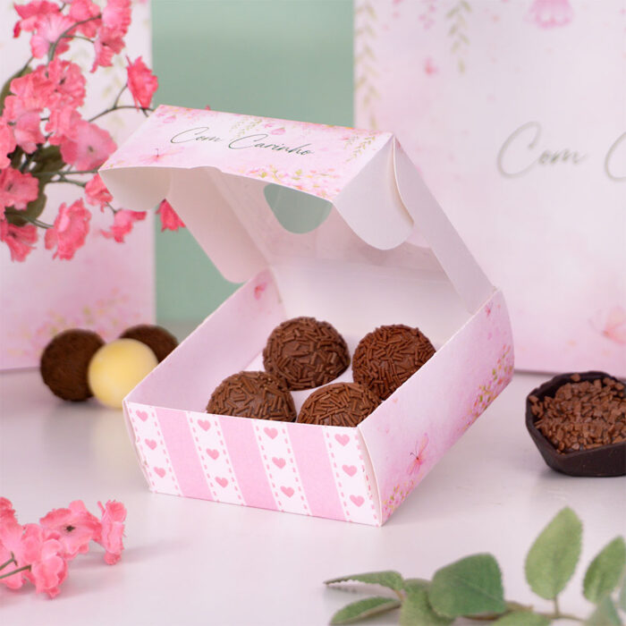 Caixa Para 4 Doces ou 1 Brownie, Com Visor e berço, COM CARINHO - 10un - Imagem 2
